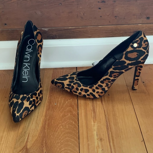 calvin klein leopard pumps